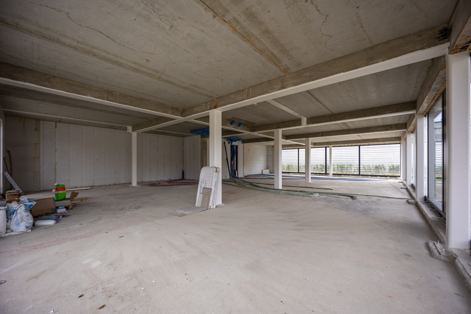 Ruim handelspand/kantoor op toplocatie in Zandhoven